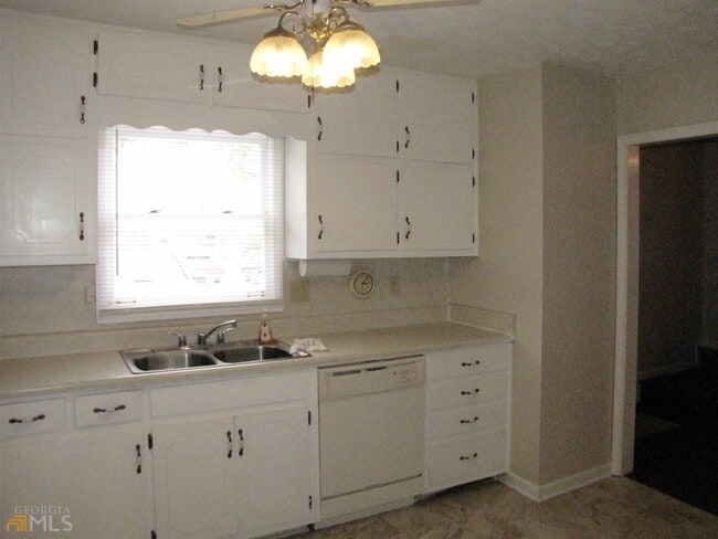 Building Photo - 445 Williamsburg Way