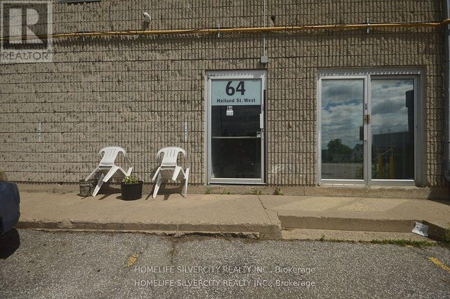 Building Photo - 64 Holland St W
