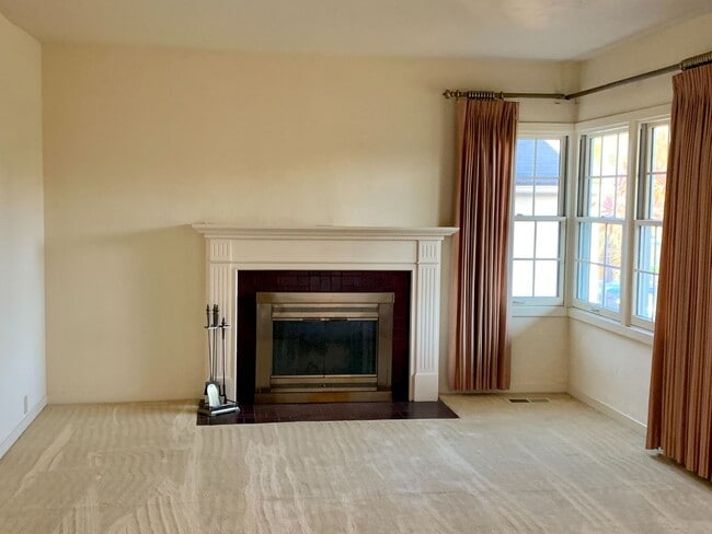 Building Photo - Coming soon! Spacious 4br / 2ba with bonus...