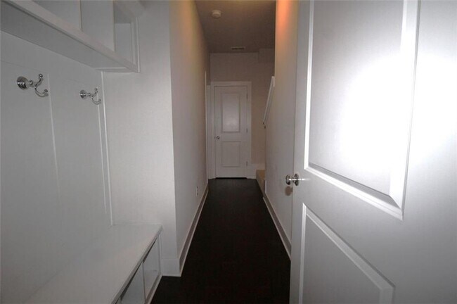 Building Photo - 3801 Oxford Cir