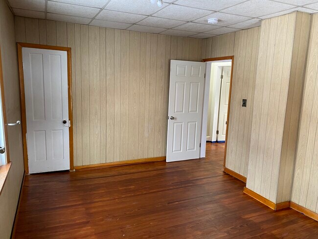 Building Photo - 605 Larch St