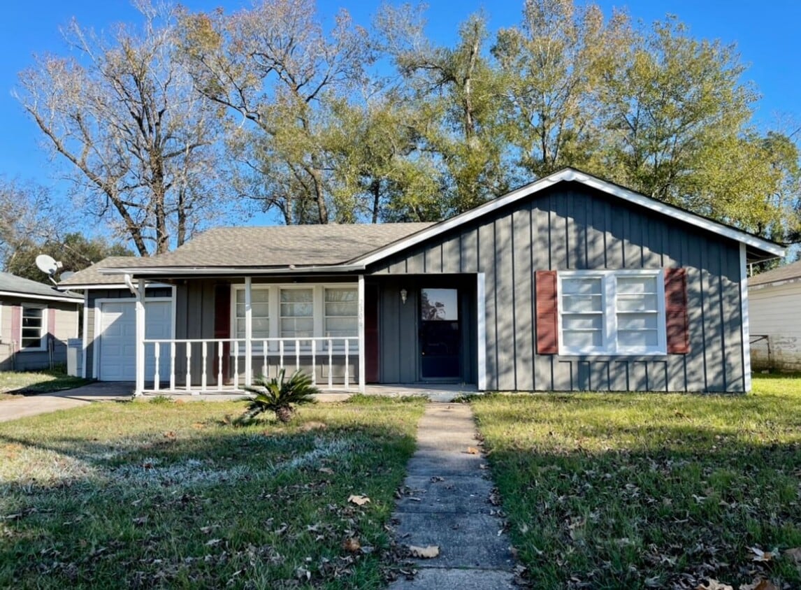 Primary Photo - 2306 Butler Dr, Orange, TX 77630