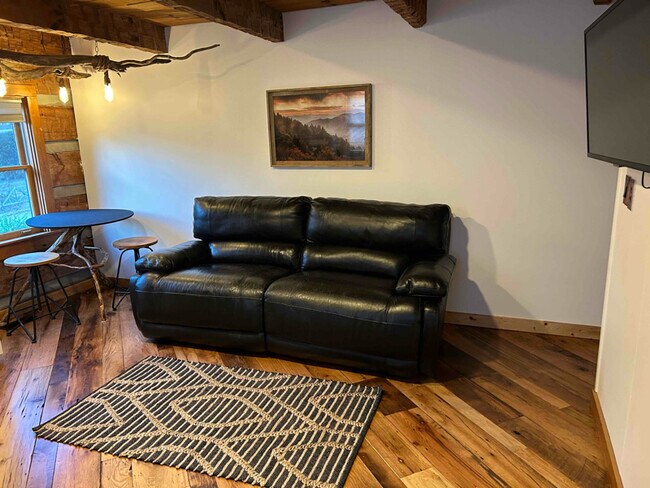 Foto del edificio - 1424 E Park Ln