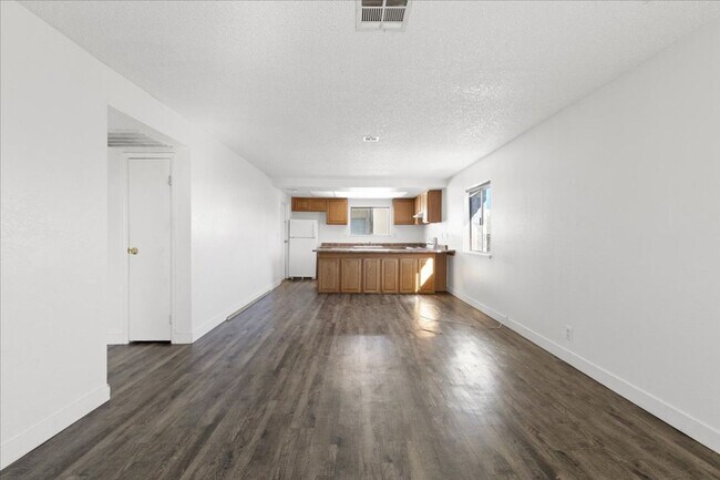 Building Photo - 3649 S Van Dyke Ave