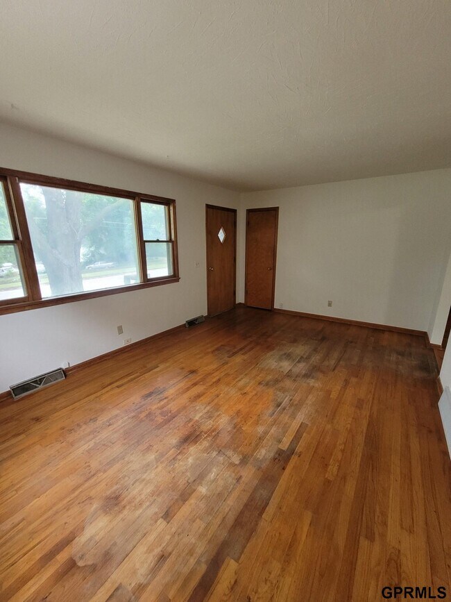 Building Photo - 2212 Lincoln Ave