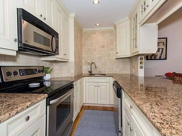 Building Photo - 49 Hancock St