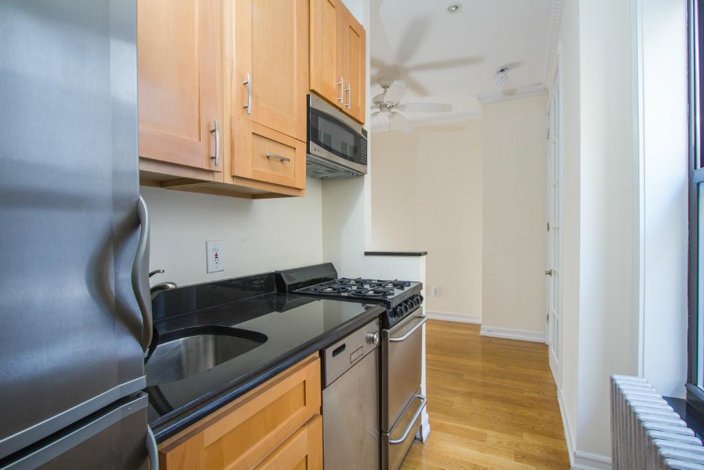 Photo - 416 E 13th St