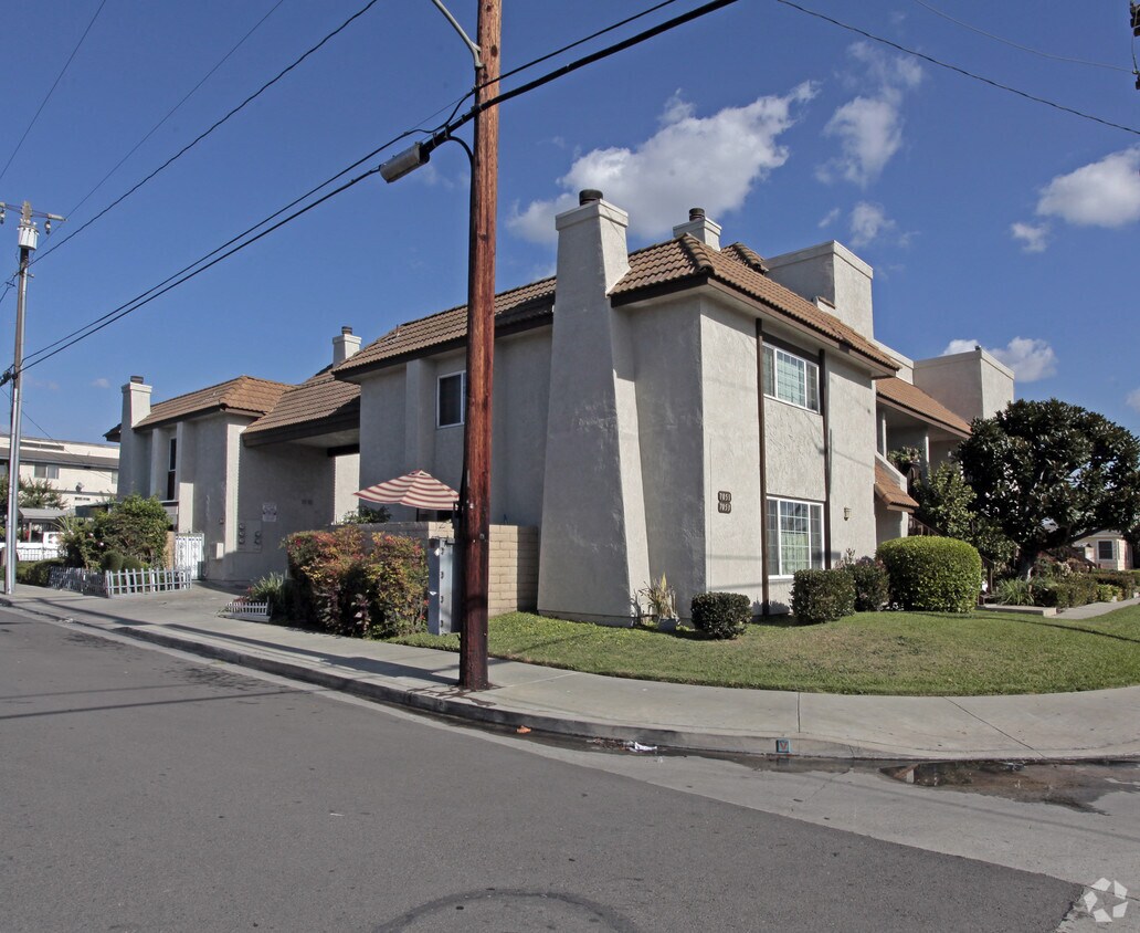 Primary Photo - 7051-7053 Wyoming St