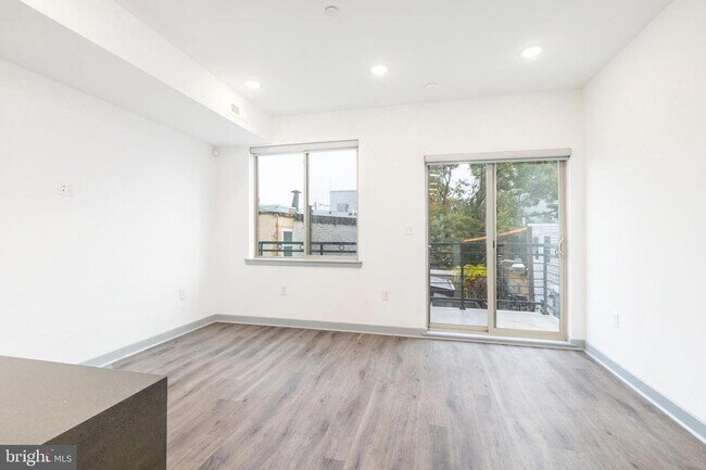 Building Photo - 415 W Berks St