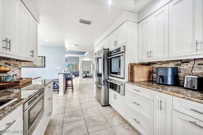 Foto del edificio - 4402 Yacht Harbor Dr
