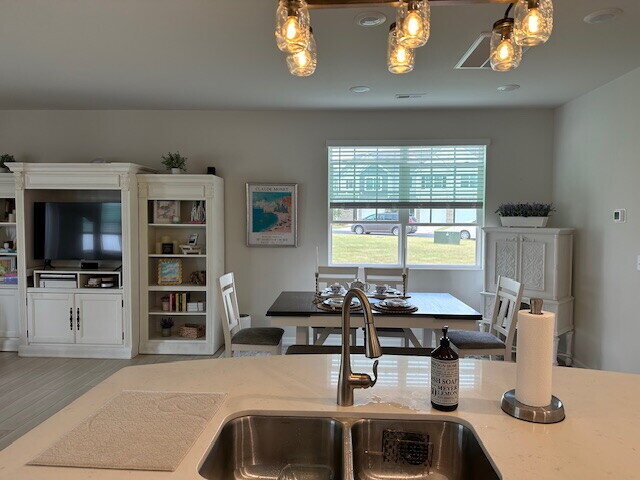 Foto del edificio - Beautiful 3 bedroom townhome with backyard space in Pendleton