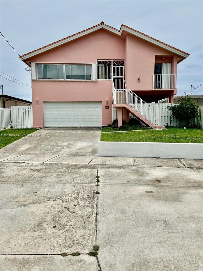 Foto del edificio - 10911 N Bayshore Dr