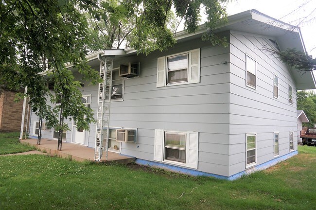 Building Photo - 334 33rd Ave N