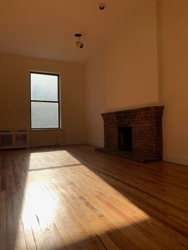 Primary Photo - 39 W 74th St