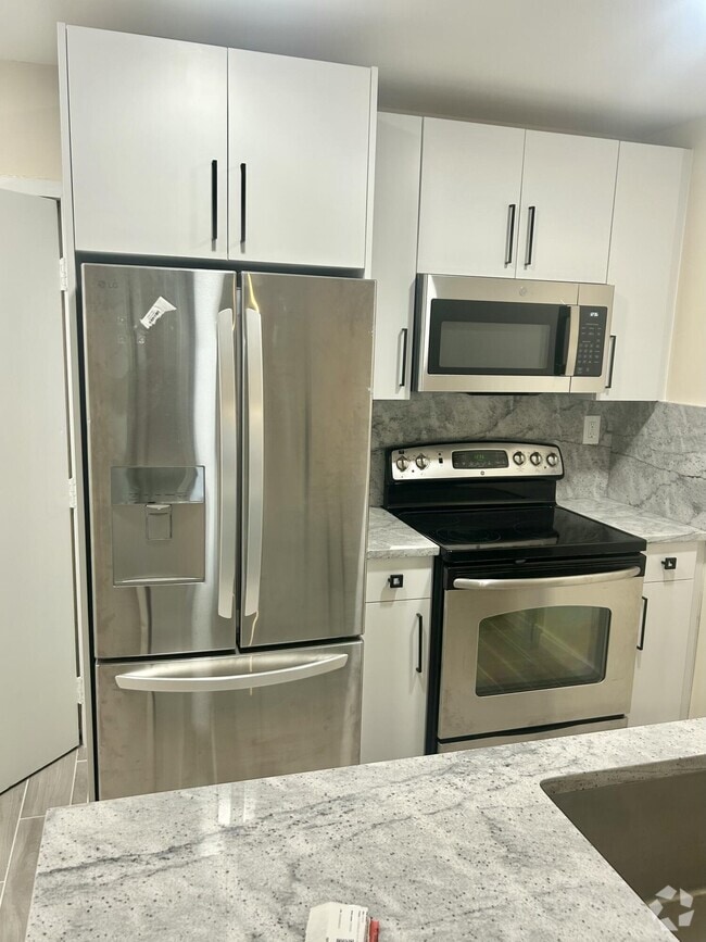 Building Photo - 2771 Riverside Dr