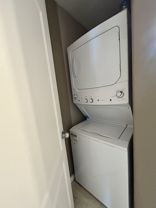 Building Photo - 155 Edwards Dr SW