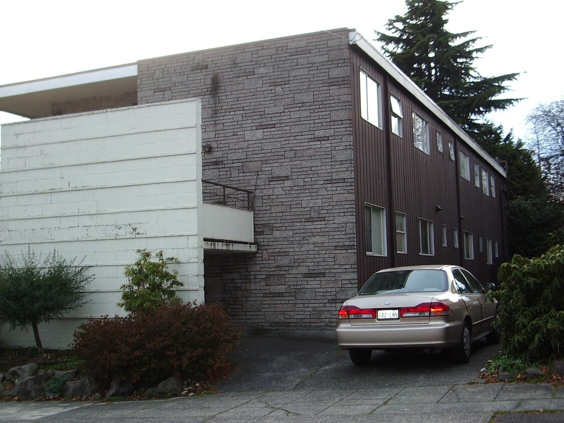 Primary Photo - 8249 Corliss Ave N