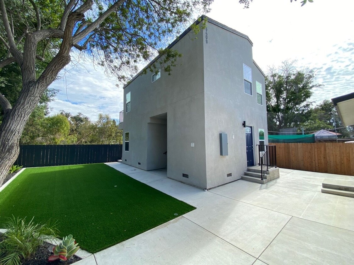 Primary Photo - 5407/5409 Baja Dr.