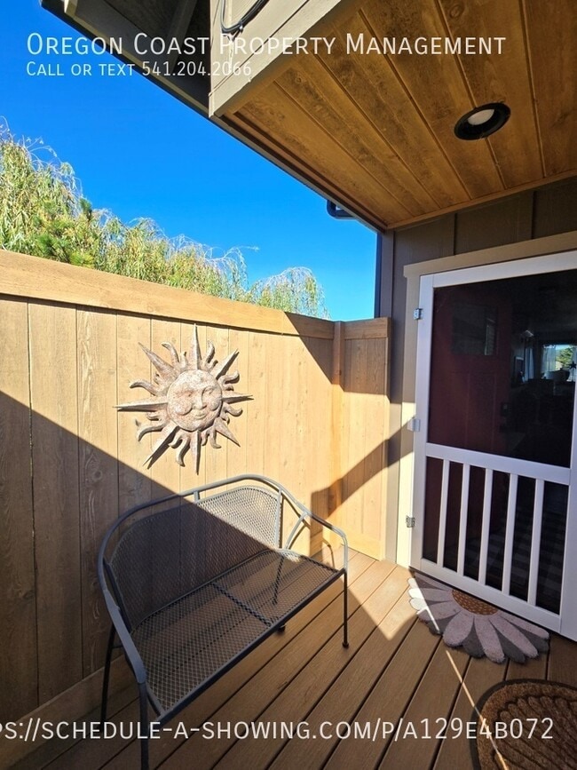 Building Photo - 350 NW Alder St