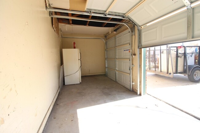 Building Photo - 3303 Brookbend Dr