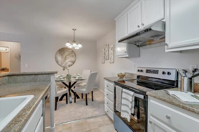 Foto del edificio - 2677 Somerset Park Cir