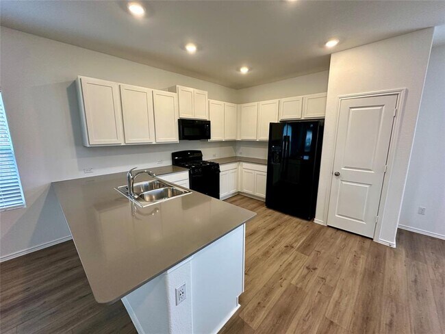 Foto del edificio - 610 Waterway Ave