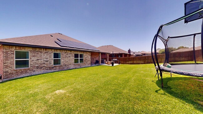 Building Photo - SOLAR PANEL 4 BEDROOM HOME  IN HERITAGE OAKS!