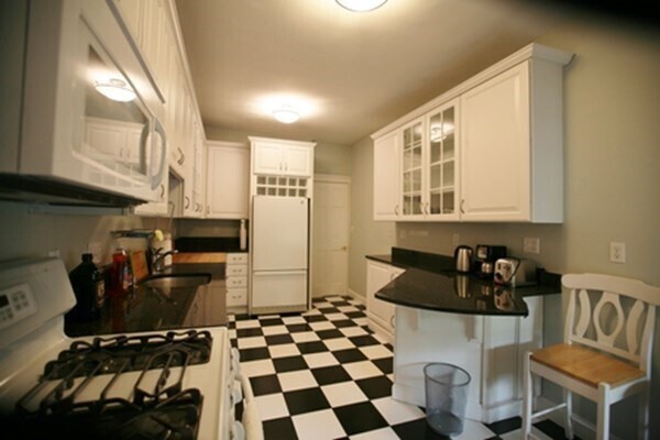 Building Photo - 14 James St