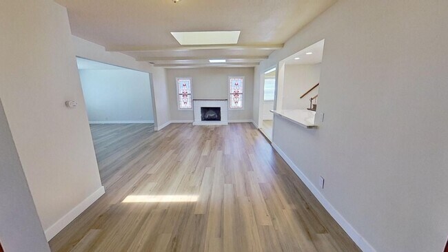 Foto del edificio - Remodeled 4 Bedroom 3 Bathroom + Office Ho...