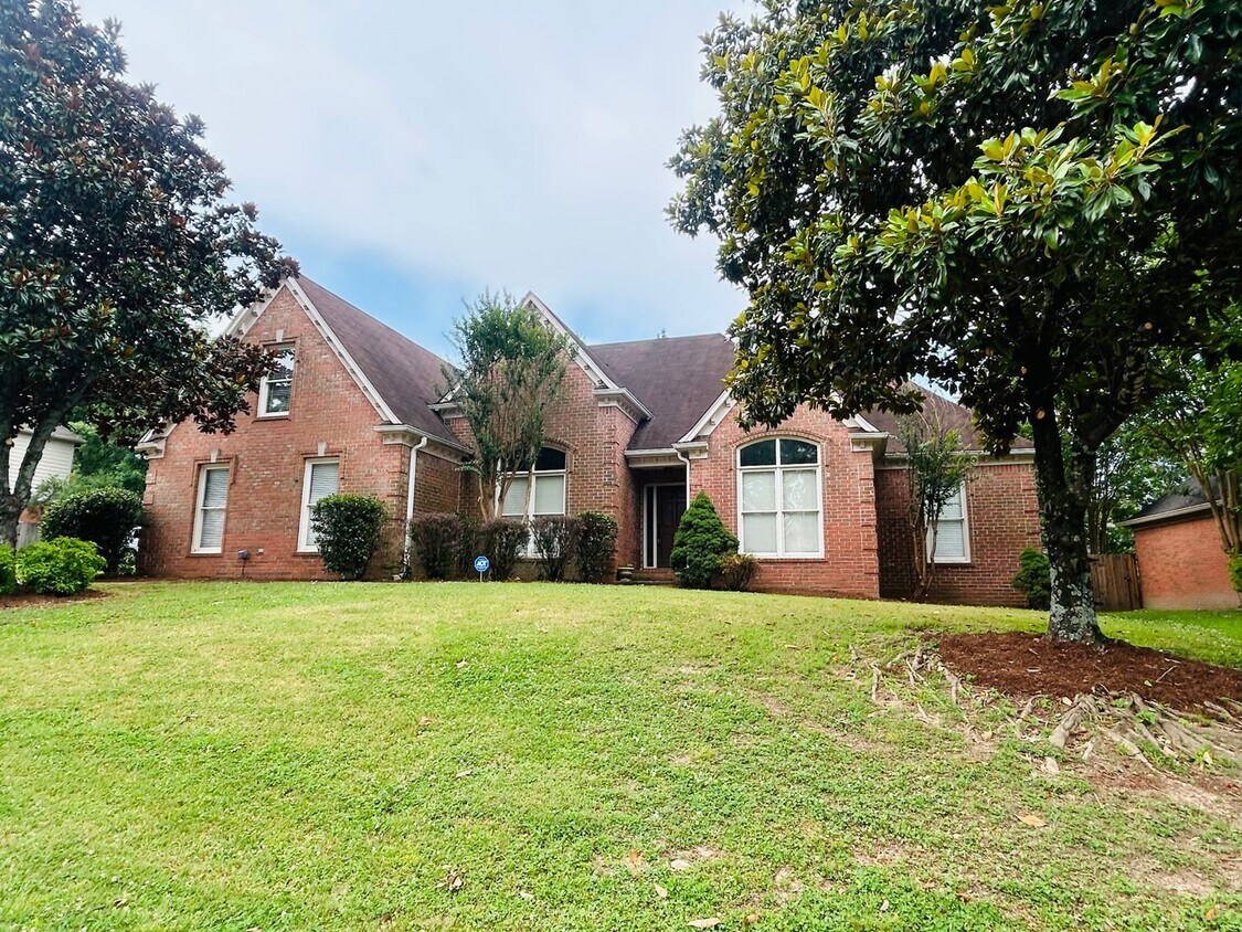 Foto principal - 4 BEDROOM/2 BATH HOME + Bonus Room in Rive...