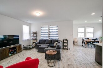 Building Photo - 283 Fabion St