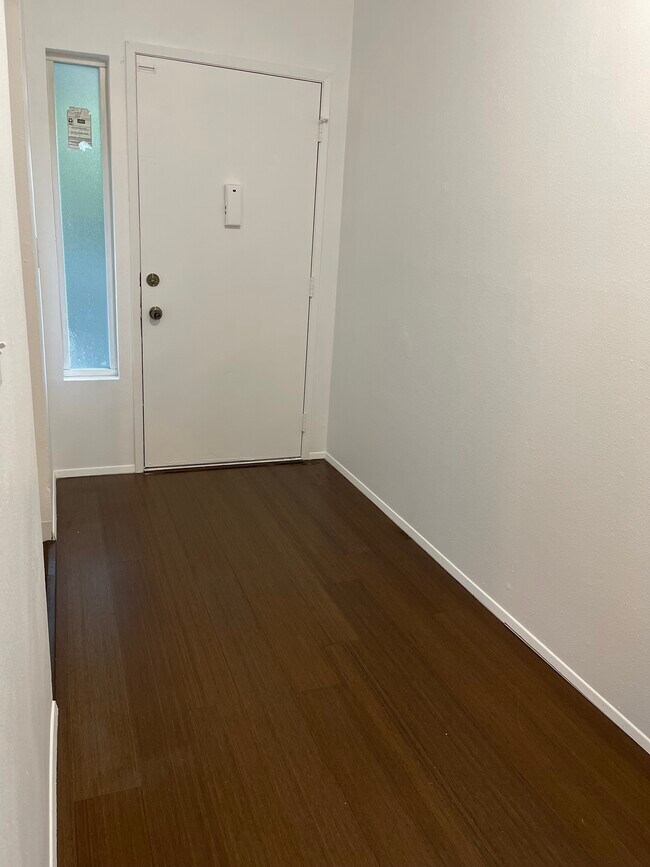 Building Photo - 5810 200th St SW apt D