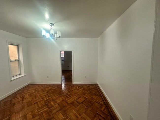 Building Photo - 112 E 95th St