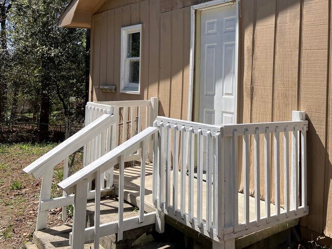 Foto del edificio - 2050 Cherokee Ct