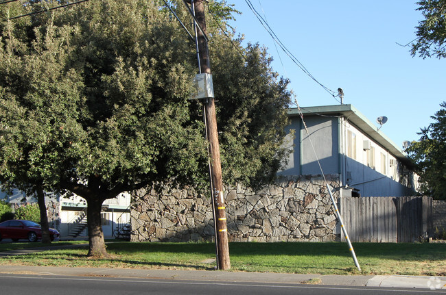 Foto del edificio - 8th Street Apartments