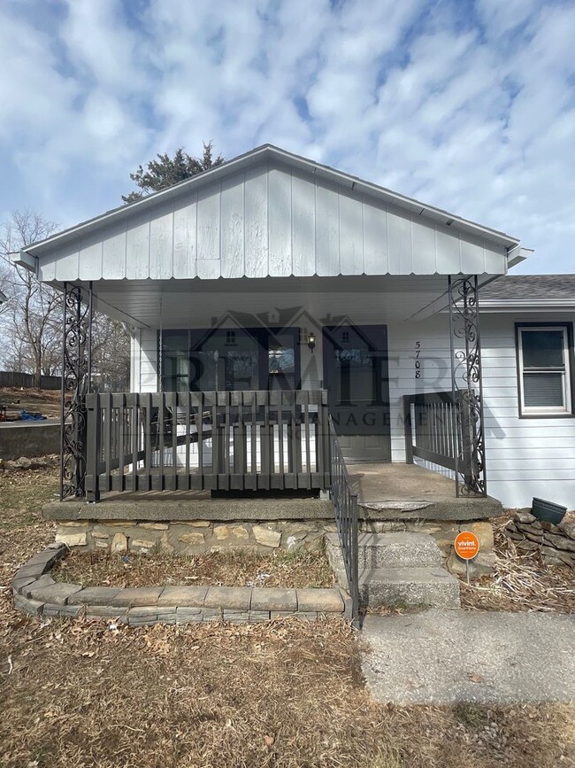 Building Photo - 3B 1B  KC KS  House for rent -5708 Roswell...