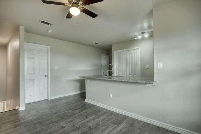 Foto del edificio - 107 Castleberry Ct