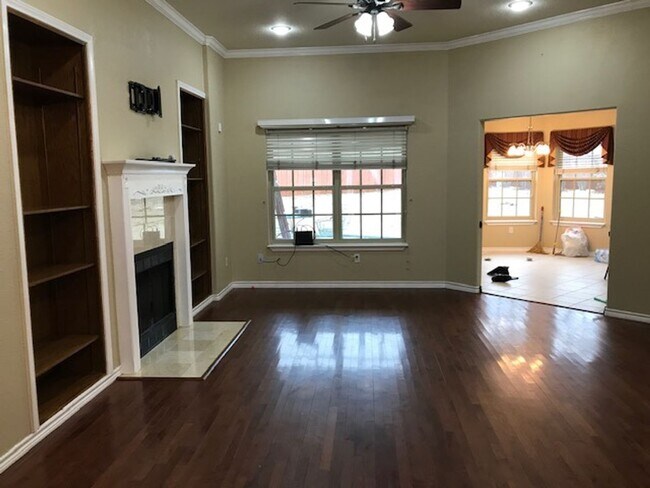 Building Photo - 7980 Sally Ct