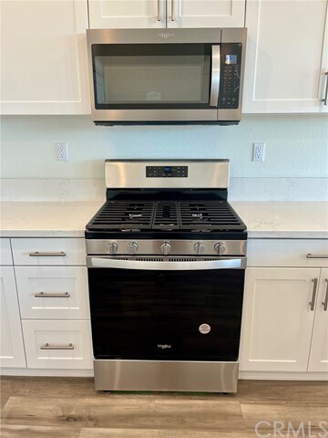 Foto del edificio - 1592 Redwoods Drive Pl