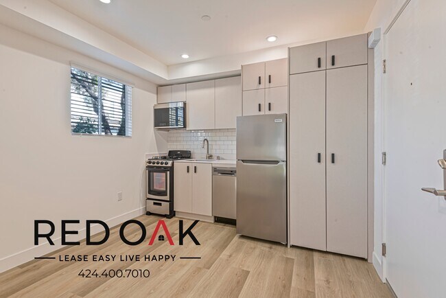 Foto del edificio - ~2 Months FREE~ Newly Renovated, Furnished...