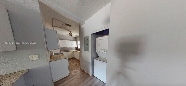 Foto del edificio - 236 NE 57th St