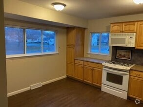 Building Photo - 5 Appletree Dr