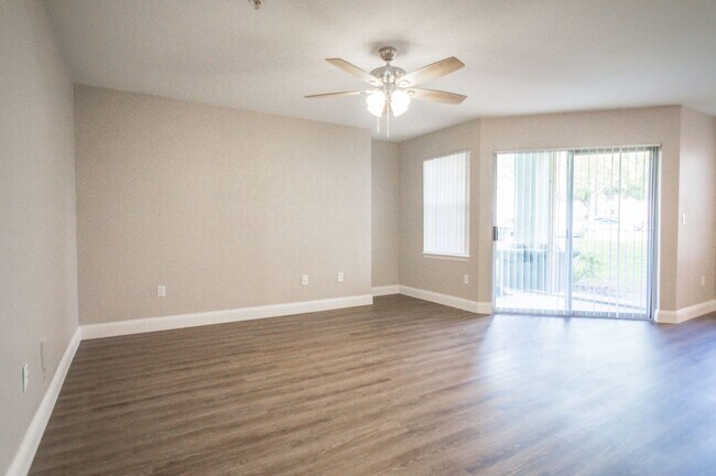 Building Photo - NEWLY UPDATED 2 bedroom 2 bath condo for r...