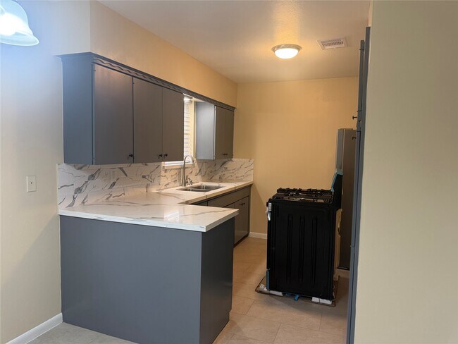 Foto del edificio - 7335 Tanager St