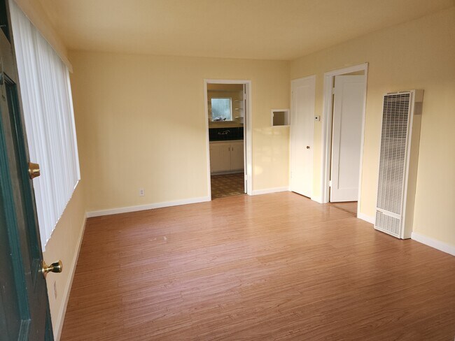 Foto del edificio - 1327 Parker St