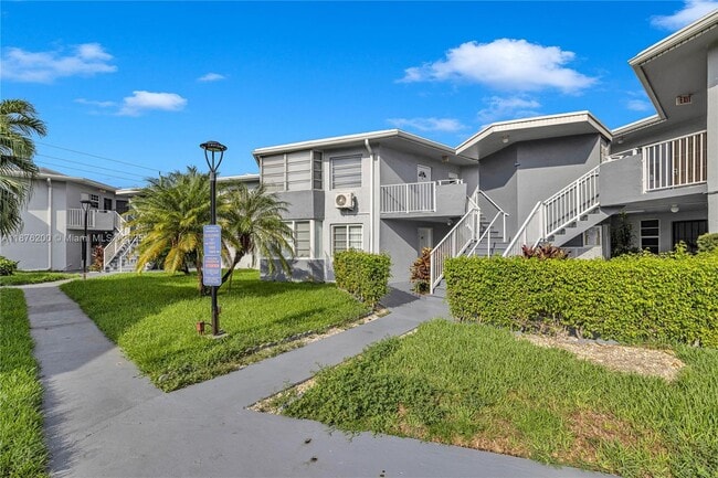 Foto del edificio - 1659 NE Miami Gardens Dr