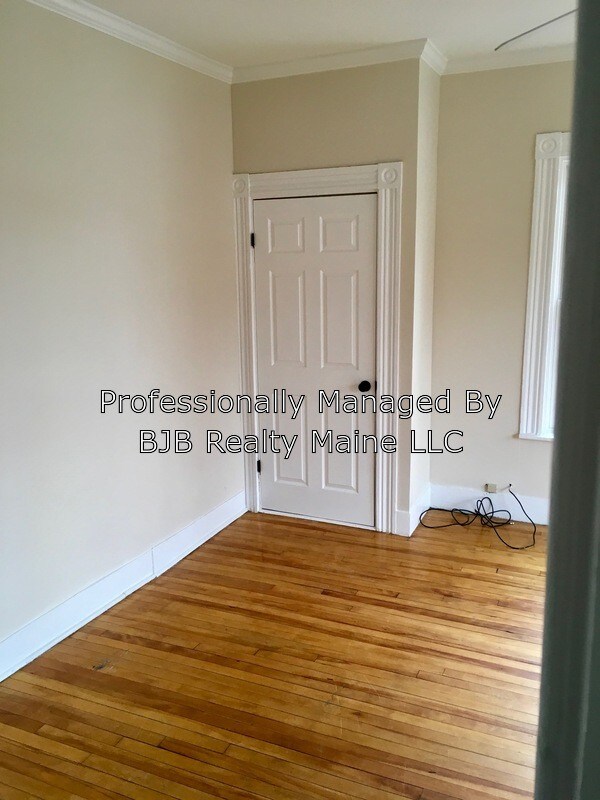 Foto del edificio - 221 Woodford St