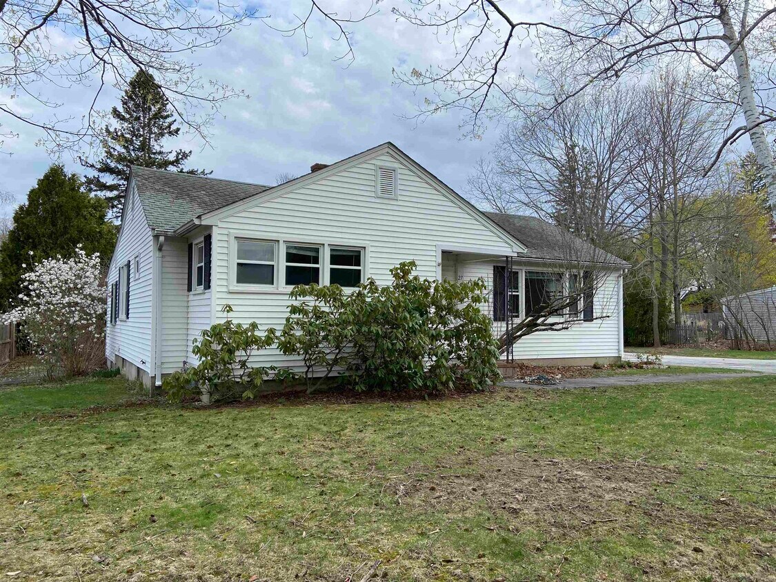 27 Brentwood Rd, Exeter, NH 03833 House Rental in Exeter, NH