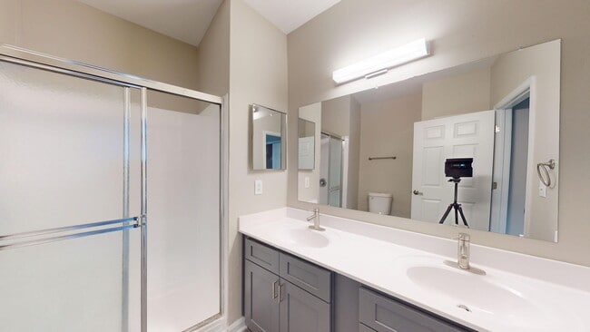 Interior Photo - 20 Lambourne