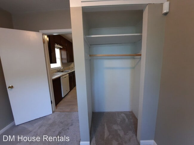 Foto del edificio - 3 br, 1 bath House - 1300 Clinton Avenue